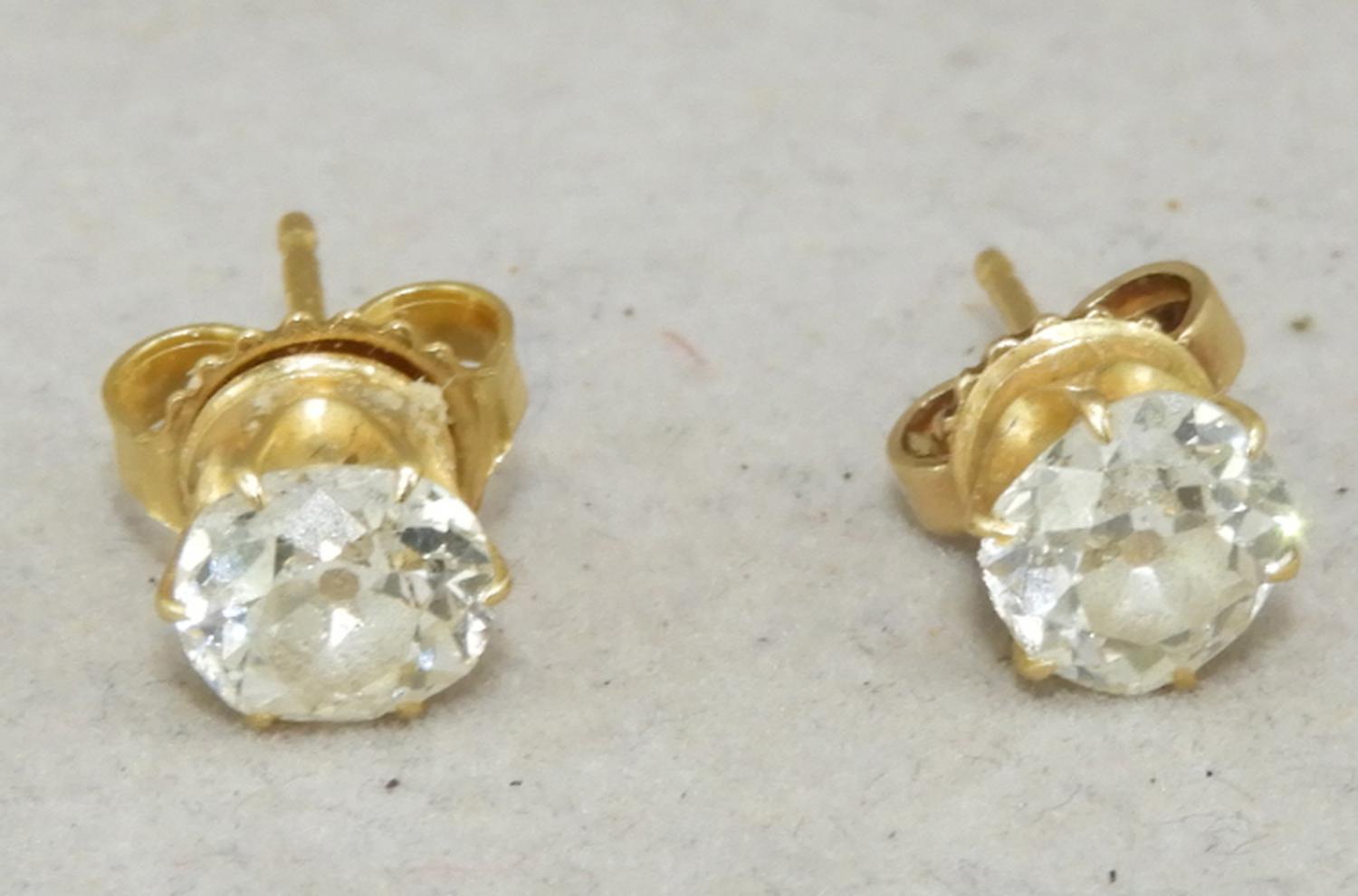 Murrays Auctioneers - Lot 54: Diamond stud earrings, 6 prong mount