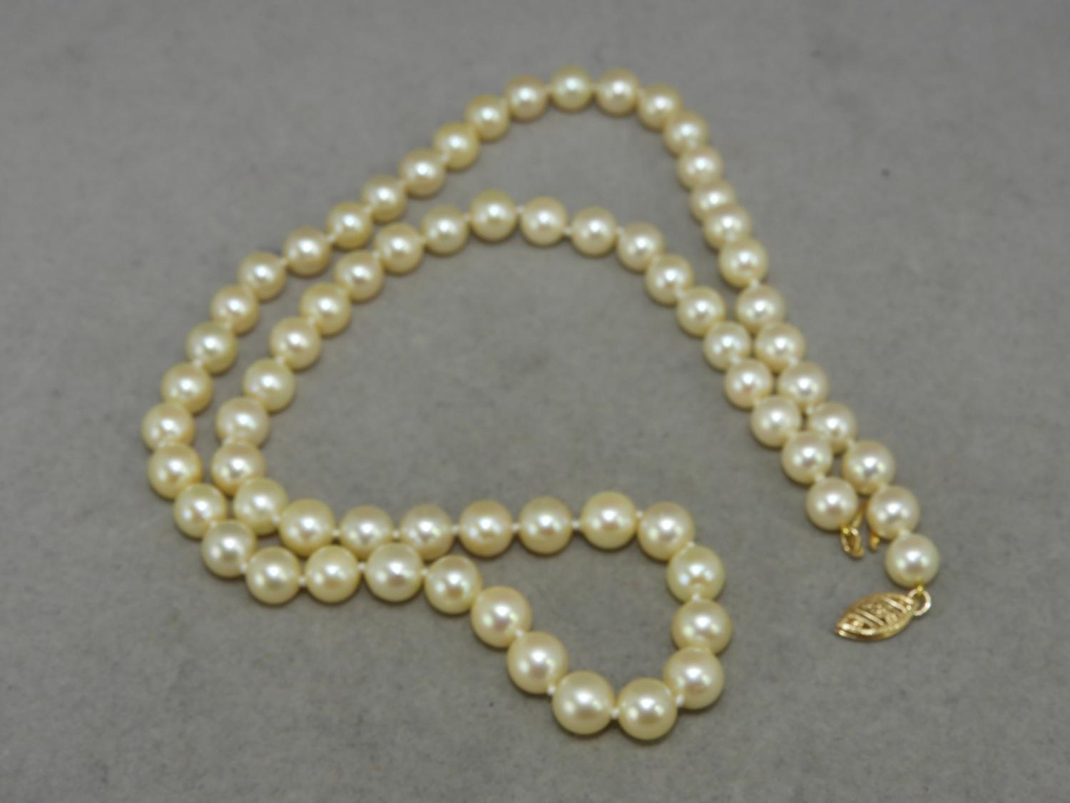 Murrays Auctioneers - Lot 60: Pearl necklace, 6.5-7mm, with 14K gold ...